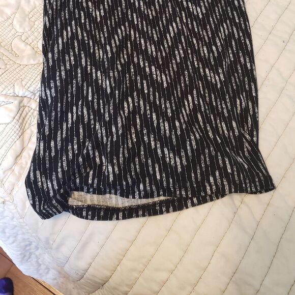 Old Navy Black Whie Pattern Short Sleeve XL - Picture 5 of 7